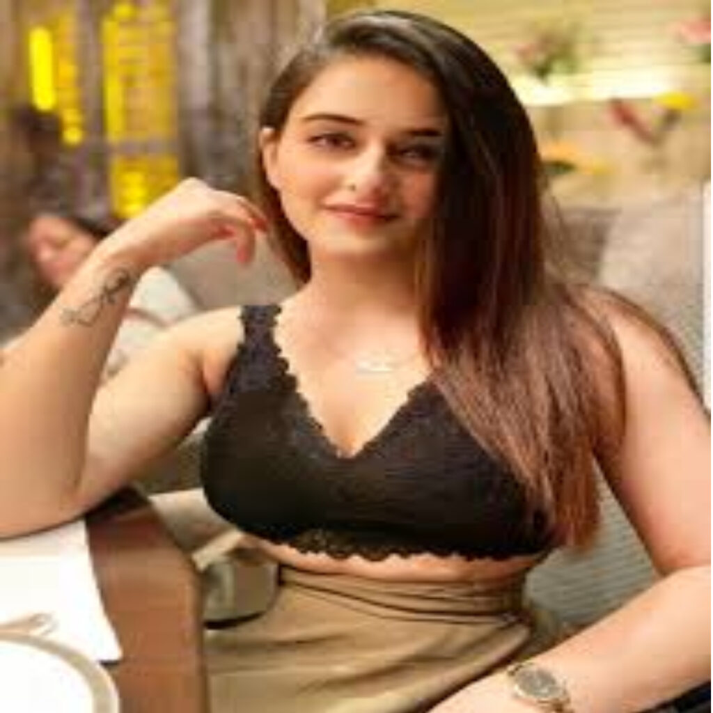 A CUTE GIRL 22 YEARS OLD NAME IS PRIYANKA IN BLACK DRESS GIVING POSE IN SITTING WAY